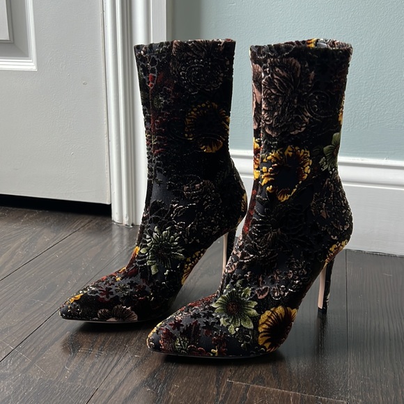 Badgley Mischka Sunflower Boots - Picture 4 of 6